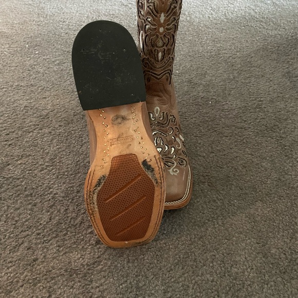 These are absolutely BEAUTIFUL boots y’all, please read description below - Picture 4 of 6